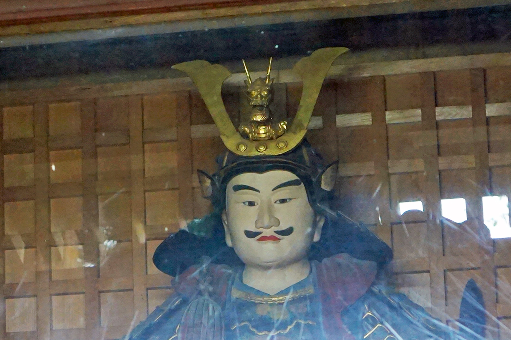 平泉　高館義経堂　義経像