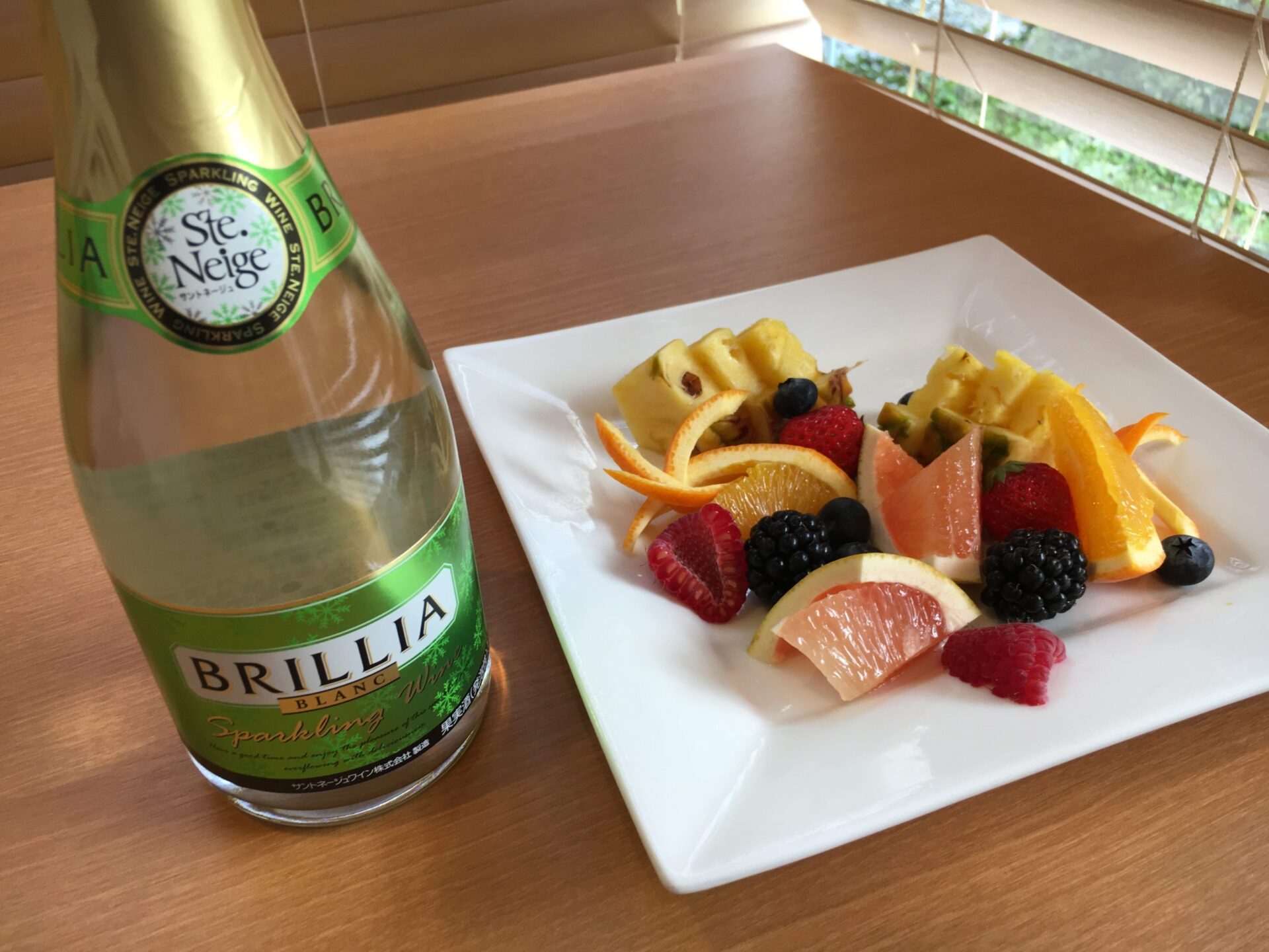 かみのやま温泉 果実の山 あづま屋 露天風呂付客室 Jr.スイート シャンパンとフルーツ盛り合わせ