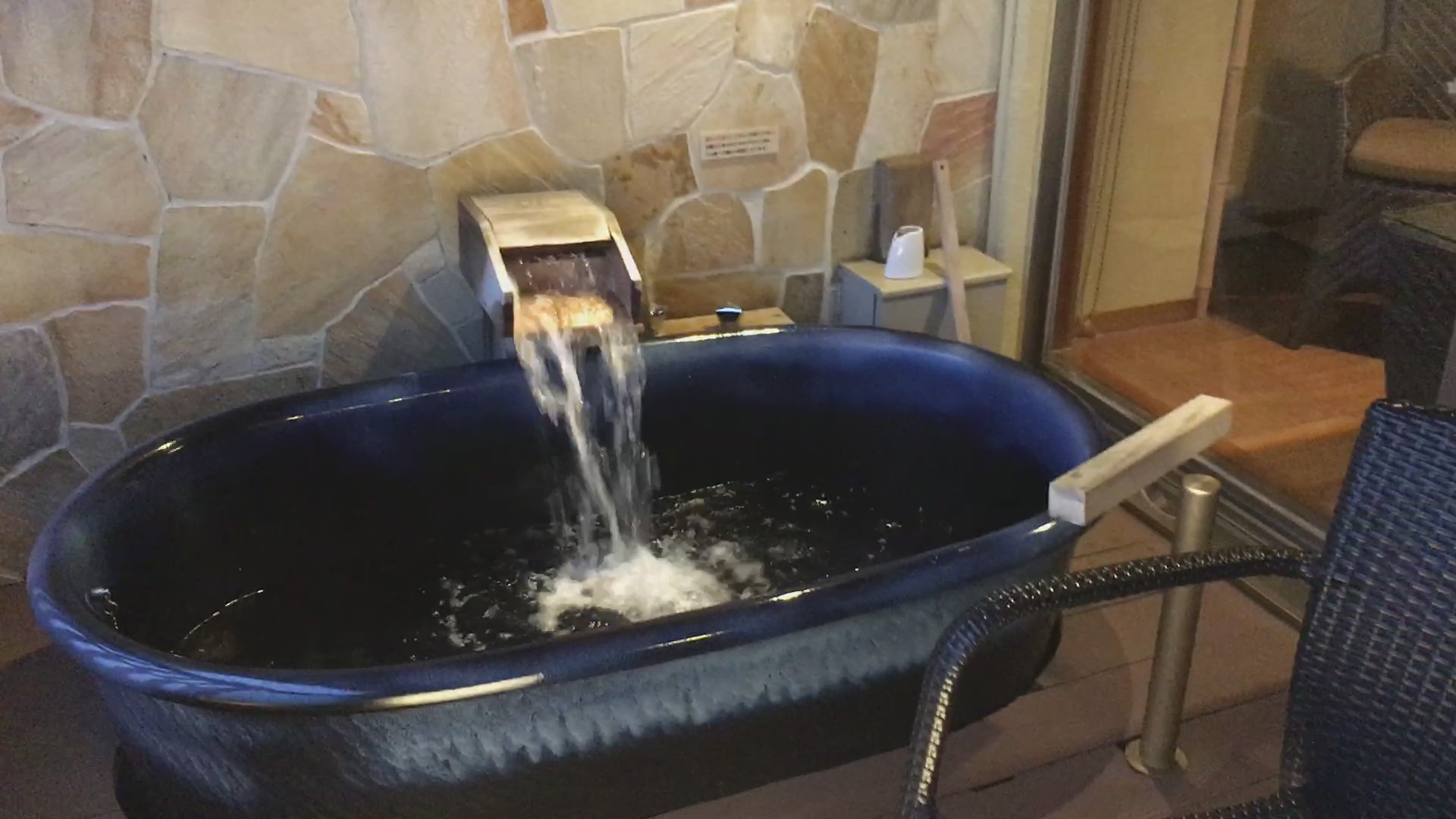 伊勢志摩　磯部わたかの温泉「はいふう」客室露天風呂（源泉かけ流し）