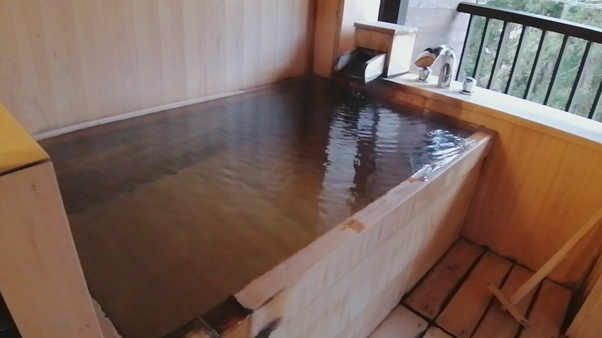 信州長野 上林温泉 湯宿 せきや　遊季亭　檜の半露天風呂（2020年2月 当時）