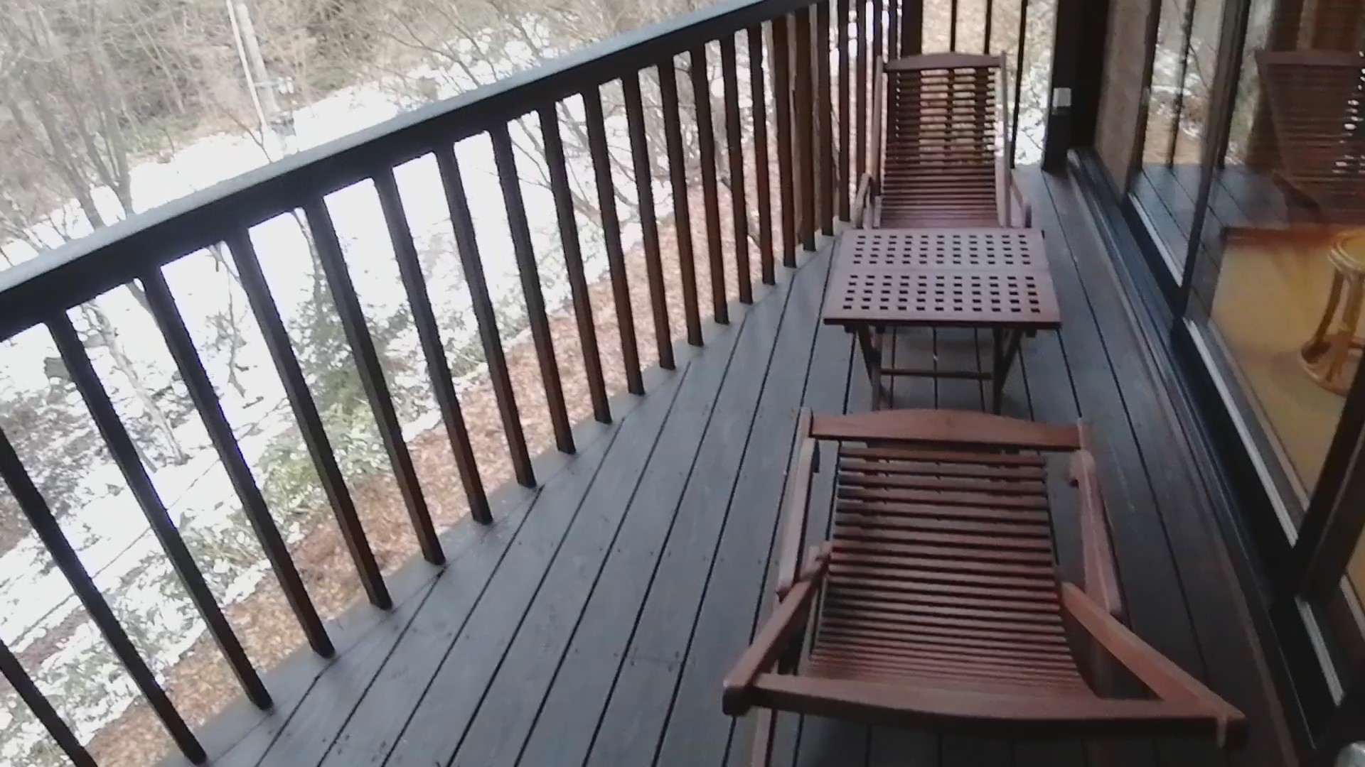 信州長野 上林温泉 湯宿 せきや　遊季亭　テラス（森に面した景色）（2020年2月 当時）