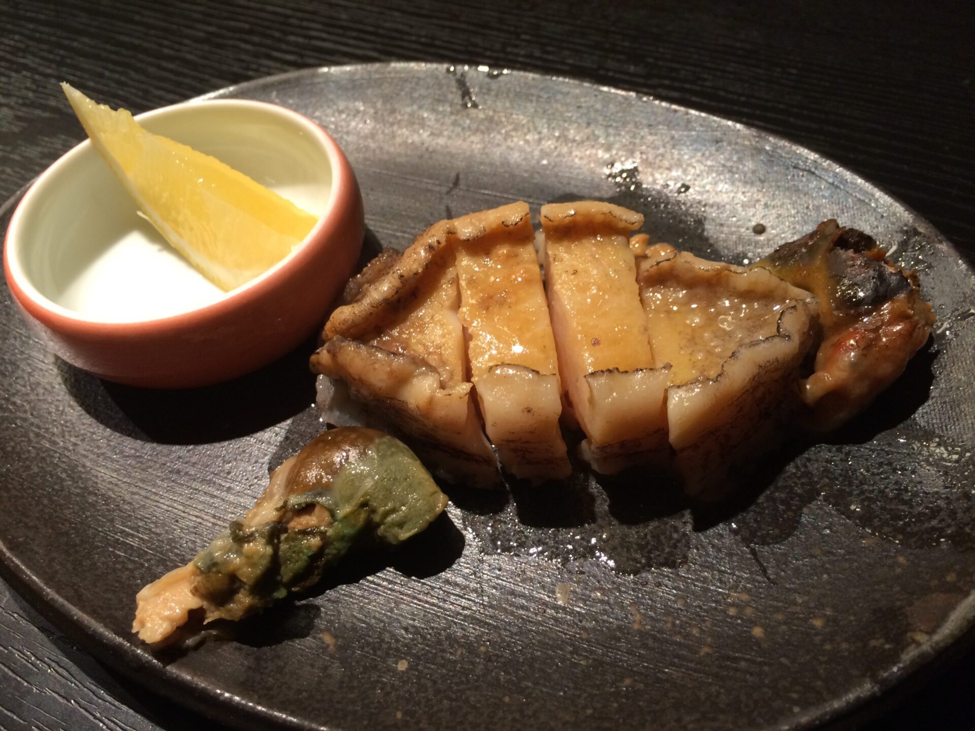 東伊豆町 片瀬温泉 片瀬館「ひいな」さん　特別室　夕食　鮑おどり焼き　カット