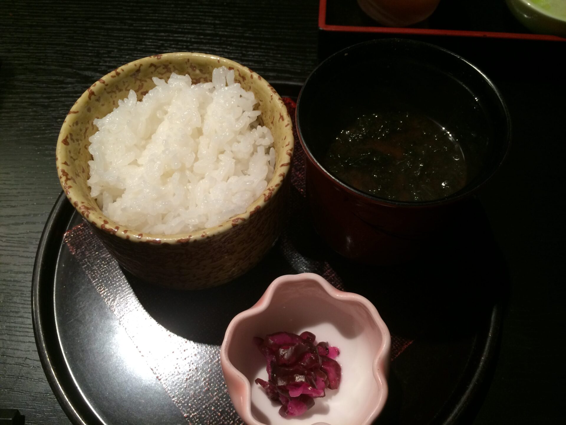 東伊豆町 片瀬温泉 片瀬館「ひいな」さん　特別室　夕食　御飯、赤出汁、香物