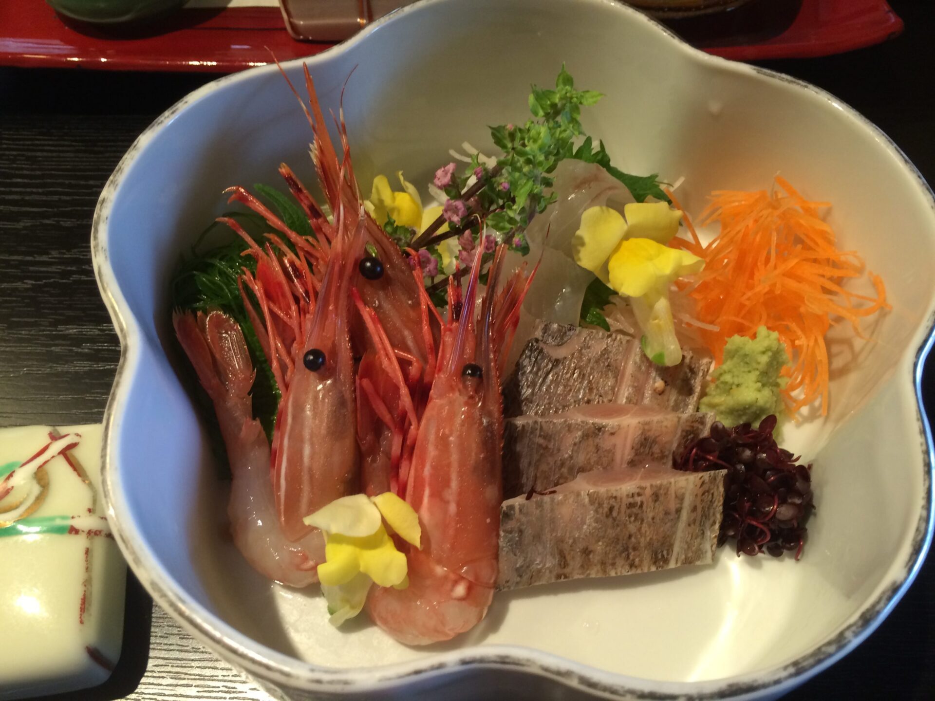 東伊豆町 片瀬温泉 片瀬館「ひいな」さん　特別室　朝食　公式ＨＰ予約プレゼント　お刺身三種盛り　ボタンエビ、平目、太刀魚