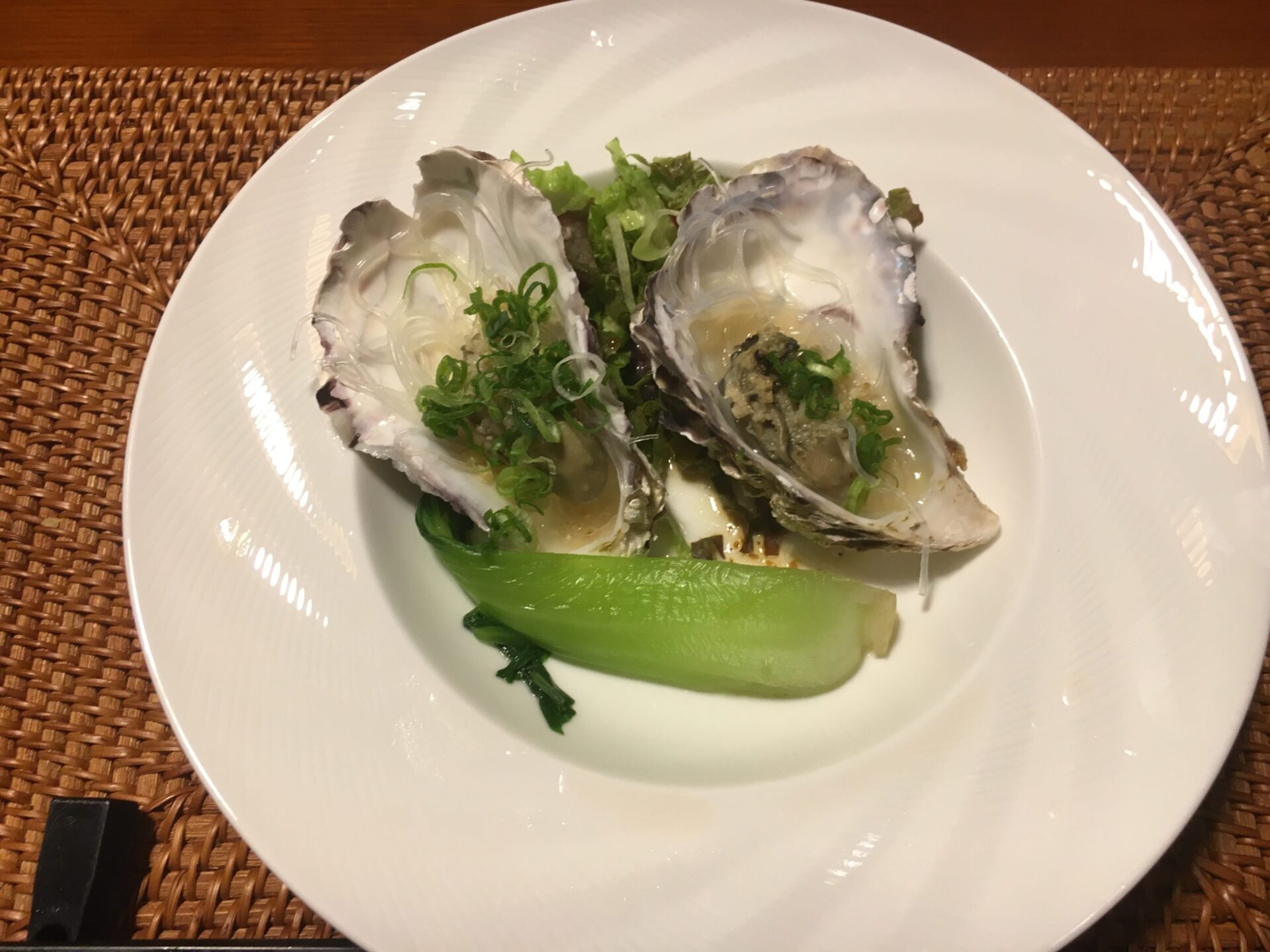 伊勢志摩　磯部わたかの温泉「はいふう」的矢カキのニンニク蒸し