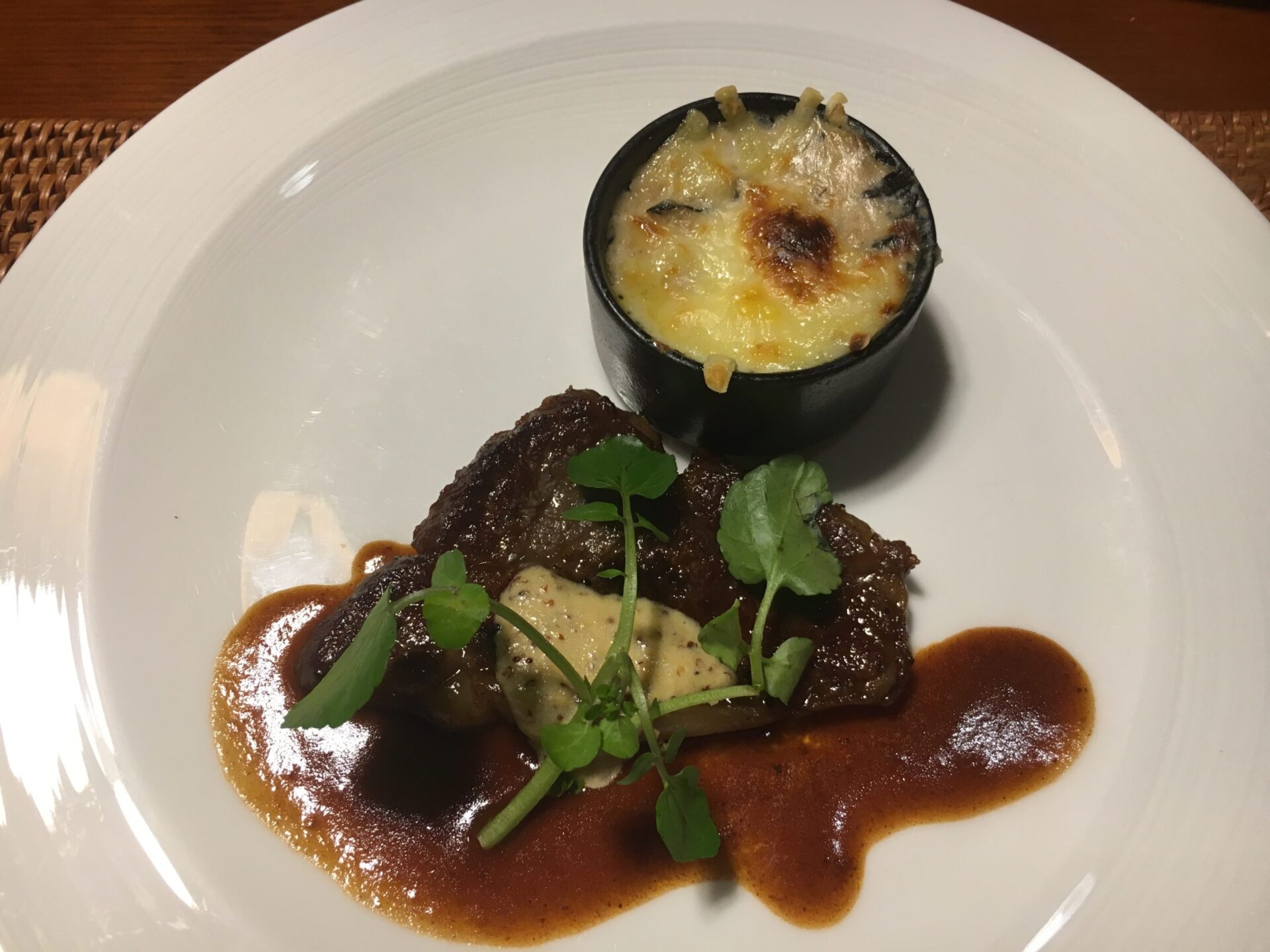 伊勢志摩　磯部わたかの温泉「はいふう」黒毛和牛サーローンステーキ　伊勢ひじきのグラタン添え