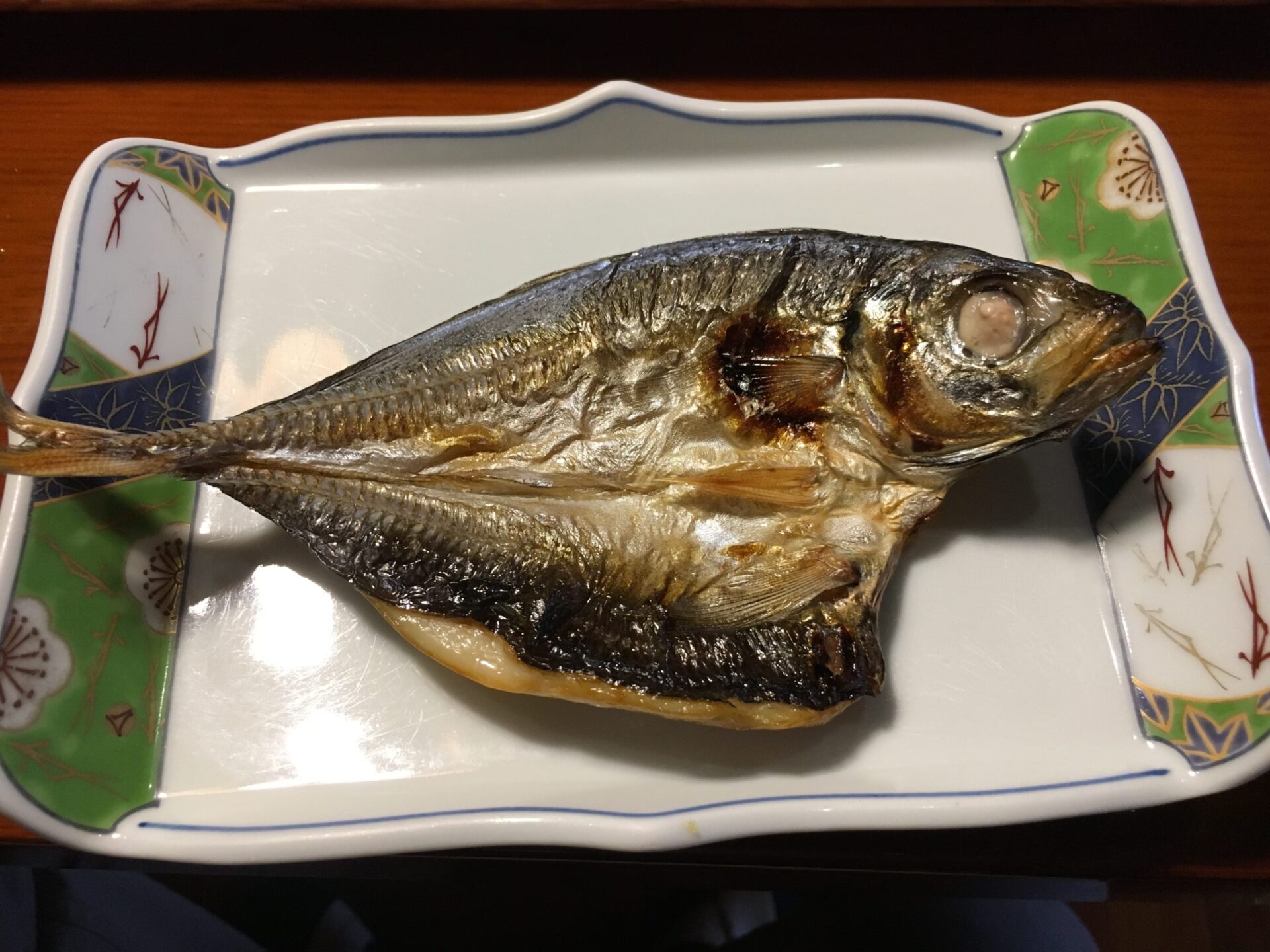 伊勢志摩　磯部わたかの温泉「はいふう」朝食　あじの干物