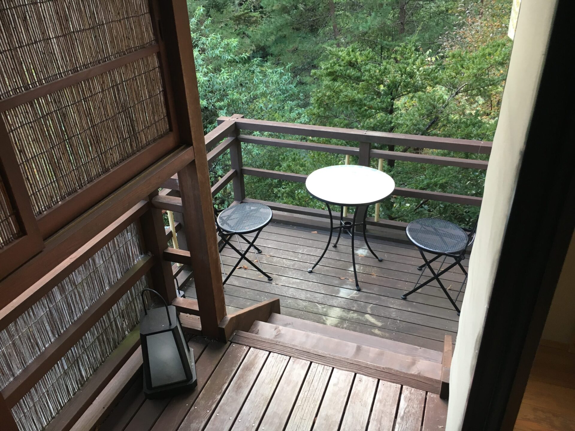 四万温泉 時わすれの宿 佳元 欅 ウッドデッキ(2019年当時)