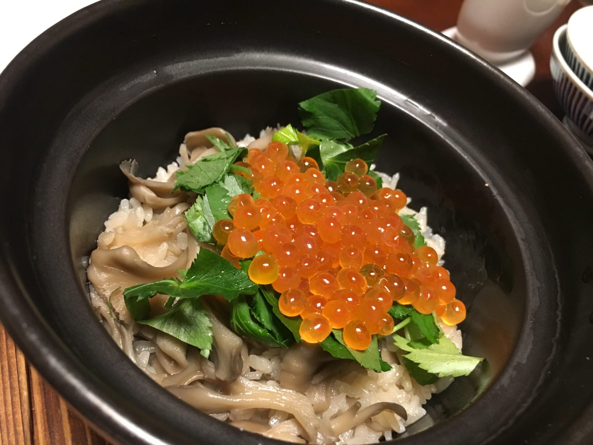 四万温泉 時わすれの宿 佳元 夕食 舞茸の炊き込みご飯 いくら みつ葉(2019年)