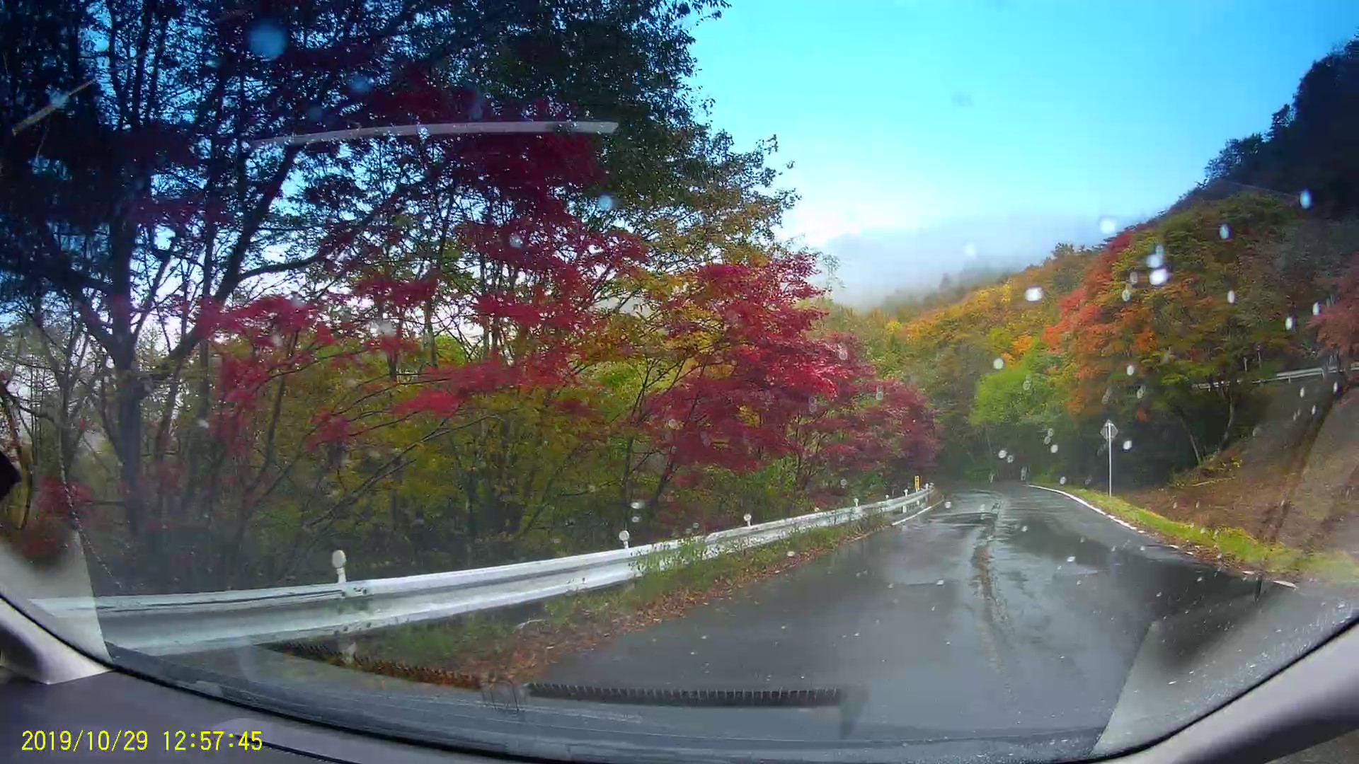 群馬紅葉スポット　県道33号線の紅葉