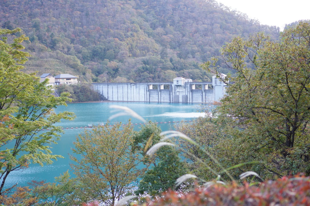 奥四万湖(四万川ダム) 四万ブルー