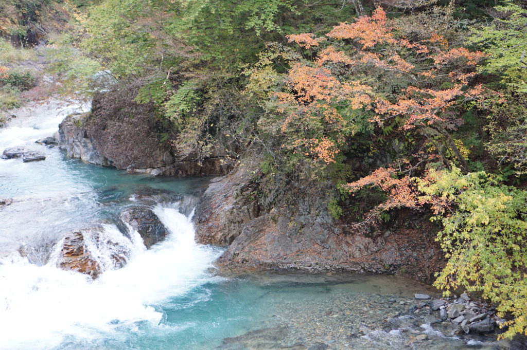 四万温泉 観光スポット 四万の甌穴