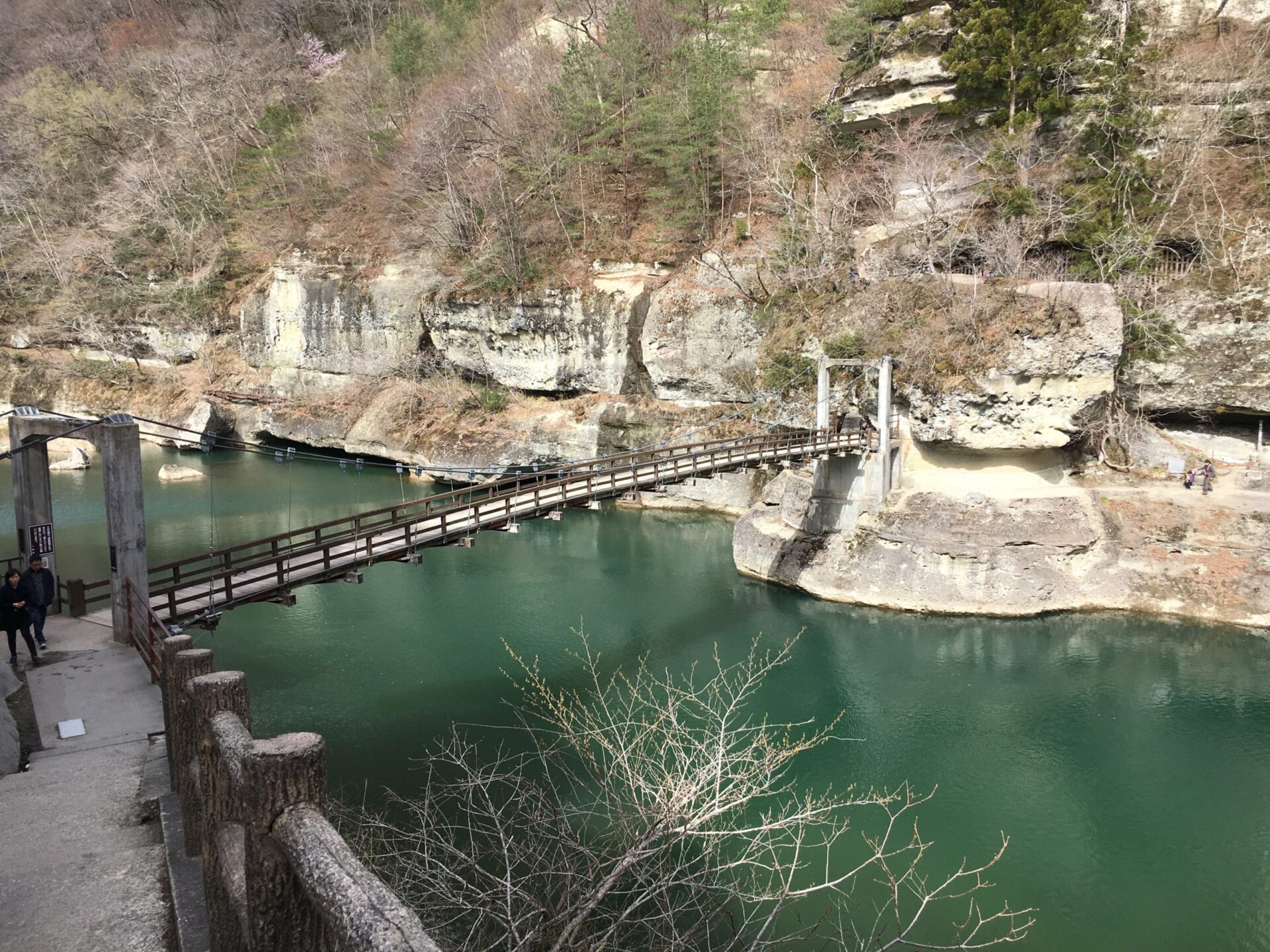 会津　観光スポット　塔のへつり　吊り橋