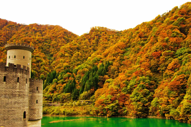 黒部峡谷トロッコ電車 うなづき湖(宇奈月ダム湖) 紅葉