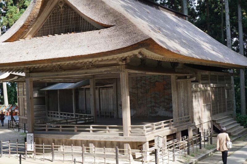 中尊寺　白山神社（能舞台）