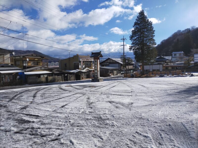 諏訪大社上社本宮参拝者用駐車場(東側)