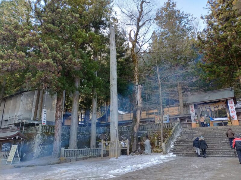 上社本宮 一之御柱