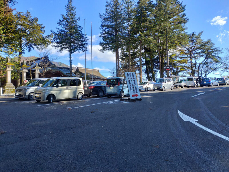 諏訪大社下社秋宮普通車駐車場