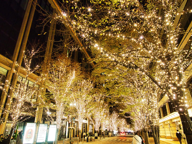 丸の内　イルミネーション　シャンパンゴールドの光