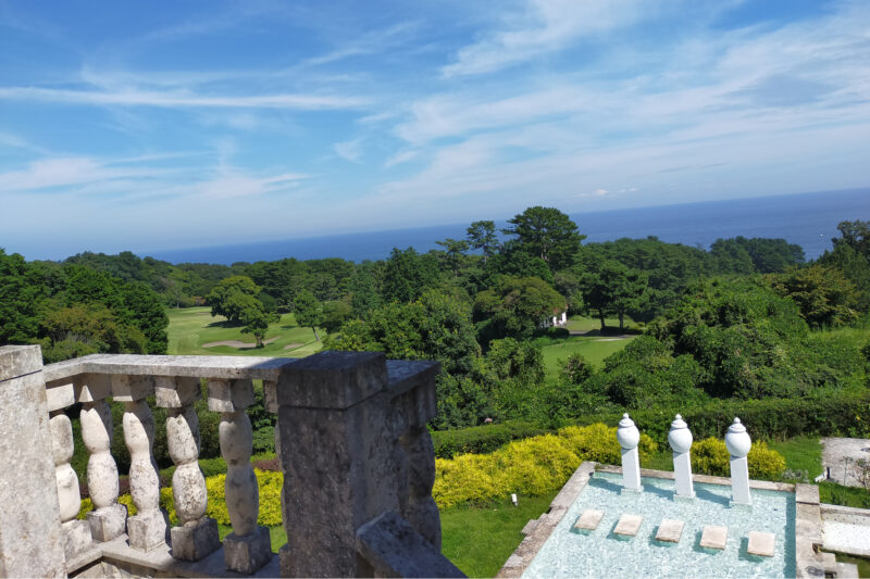 川奈ステンドグラス美術館　テラスから