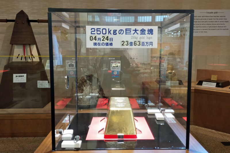 土肥金山　世界最大金塊