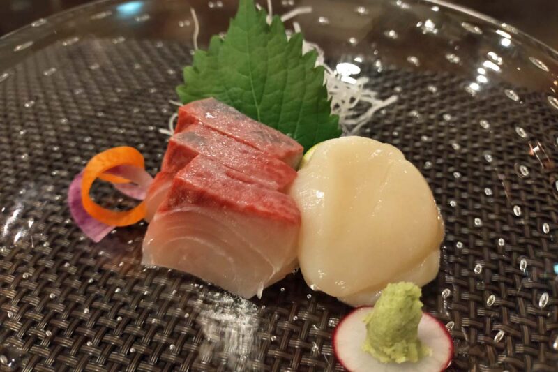 白馬ひふみ　夕食　かんぱちとほたてのお造り