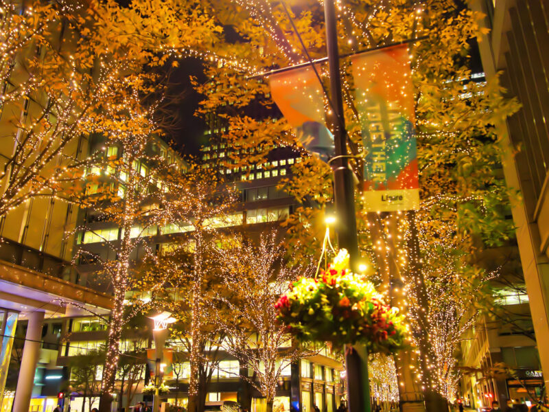 丸の内　イルミネーション　クリスマスムード