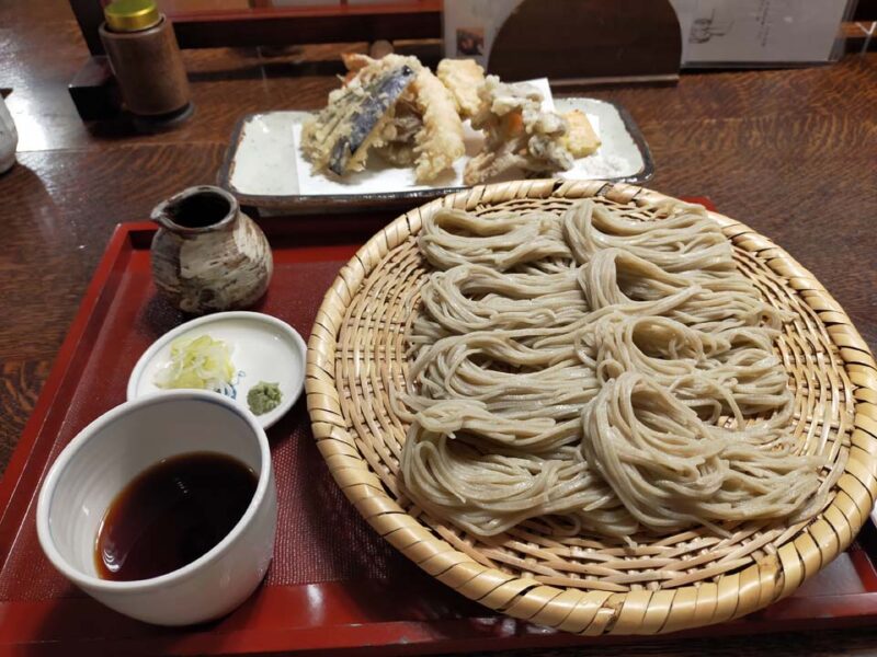 戸隠そば　そばの実　ざるそば　天ぷら盛り合わせ