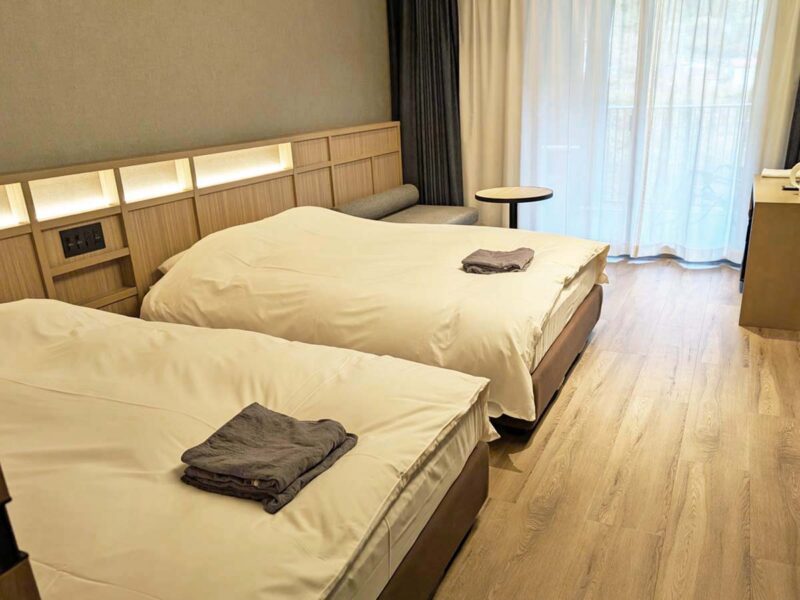 群馬　あらたし　みなかみ　温泉露天風呂付きツインルーム室内