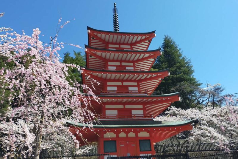 新倉山浅間公園　忠霊塔（五重塔）