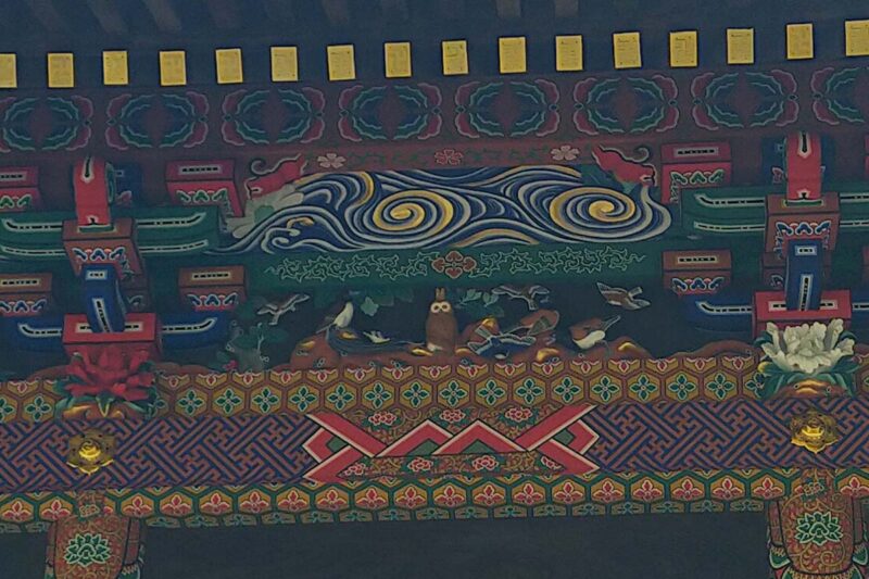 秩父　秩父神社　極彩色の彫刻　北辰の梟（ふくろう）