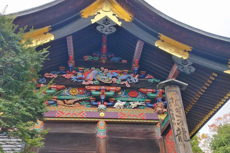 秩父　秩父神社　極彩色の彫刻　つなぎの龍