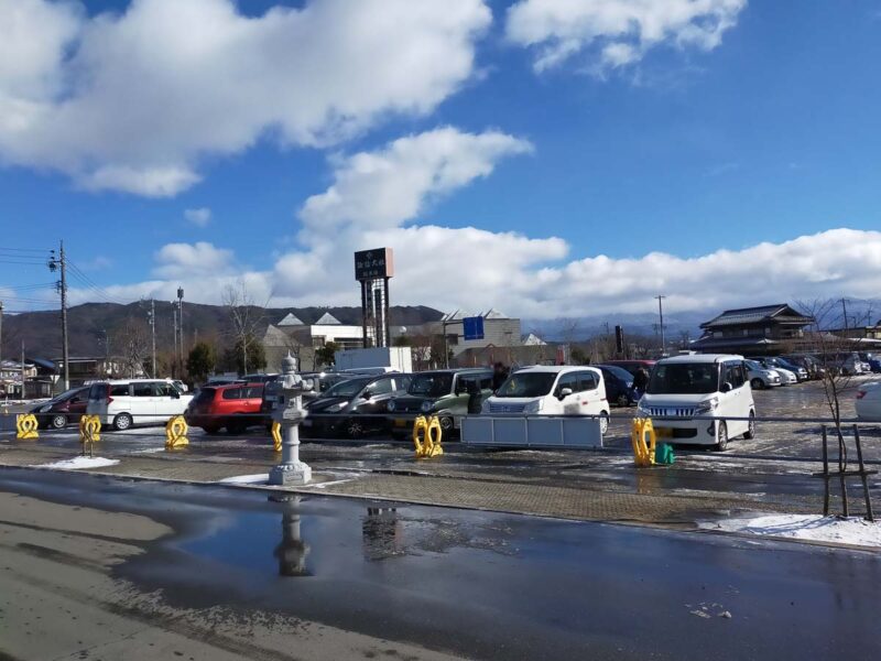 諏訪大社　上社　本宮　北参道駐車場（P2）