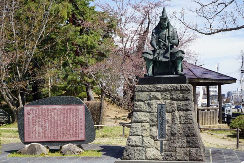 米沢　上杉神社　上杉謙信公像