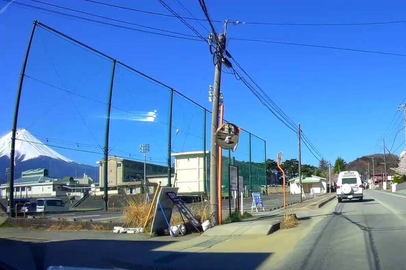 新倉山浅間公園　臨時駐車場 P1（下吉田第二小グラウンド）