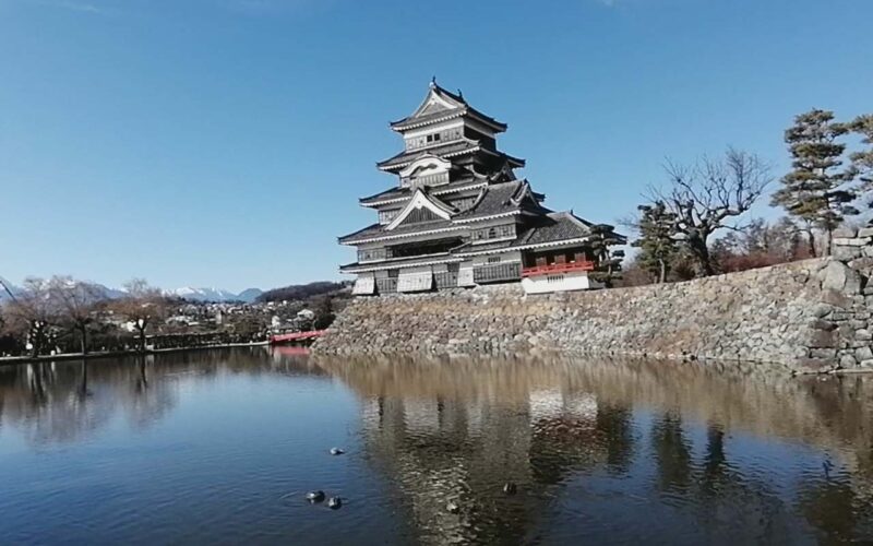 松本城　南側から（お濠越し）