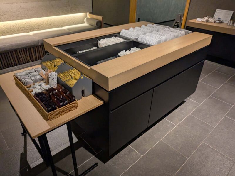 群馬　あらたし　みなかみ　フロント前のアメニティ置き場