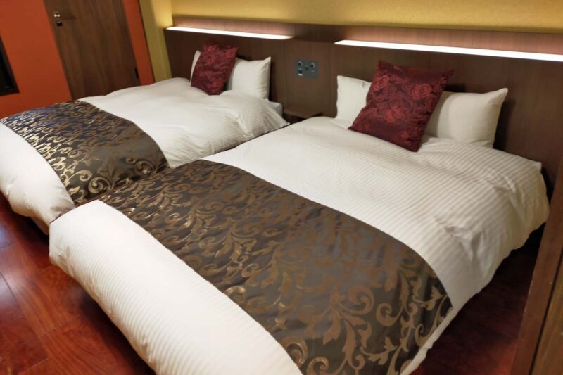 秩父・長瀞温泉　花湯別邸　和モダンスタンダード「尾花」　ベッド