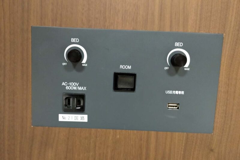 秩父・長瀞温泉　花湯別邸　和モダンスタンダード「尾花」　ベッドサイドスイッチ類