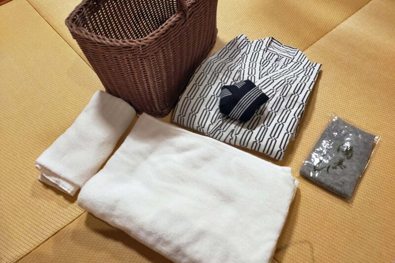秩父・長瀞温泉　花湯別邸　和モダンスタンダード「尾花」　湯籠　浴衣　タオル　足袋