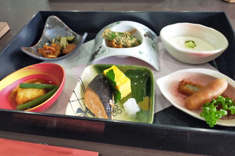 秩父・長瀞温泉　花湯別邸　朝食　おかず6品