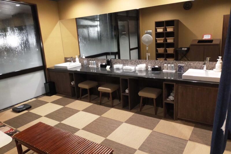 秩父・長瀞温泉　花湯別邸　大浴場　脱衣所