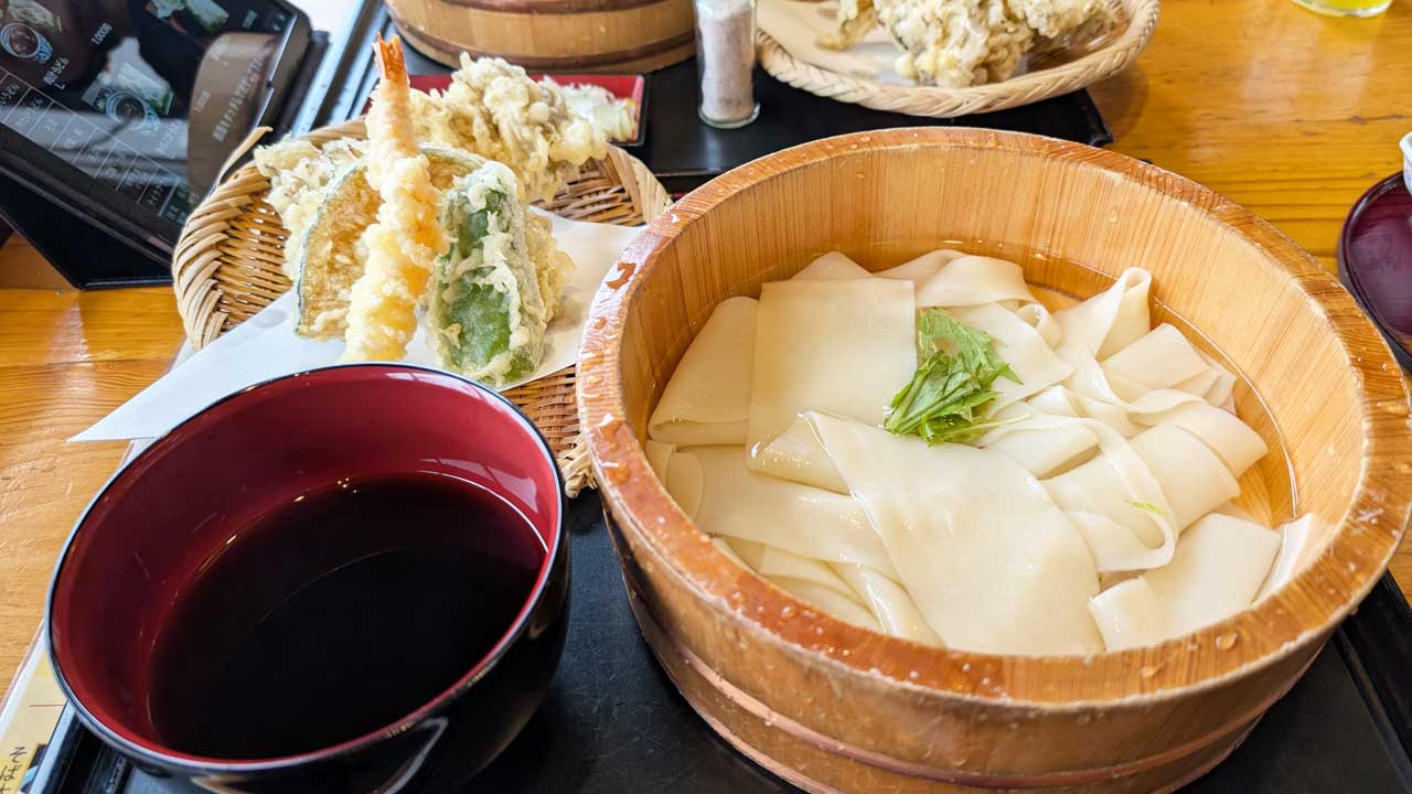 奥利根うどん本舗　天付きひもかわ