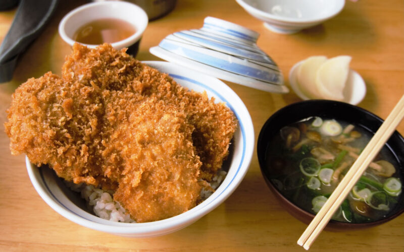 秩父グルメ　わらじかつ丼